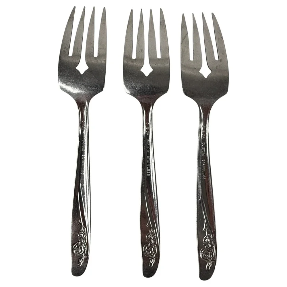 Oneida Stainless Steel Flatware Set Roseanne Rose Floral Pattern 23 Pieces